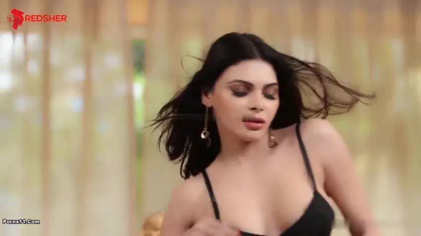 Her Highness Sherlyn Chopra(1)(1)
